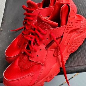 Triple Red Nike Air Huaraches